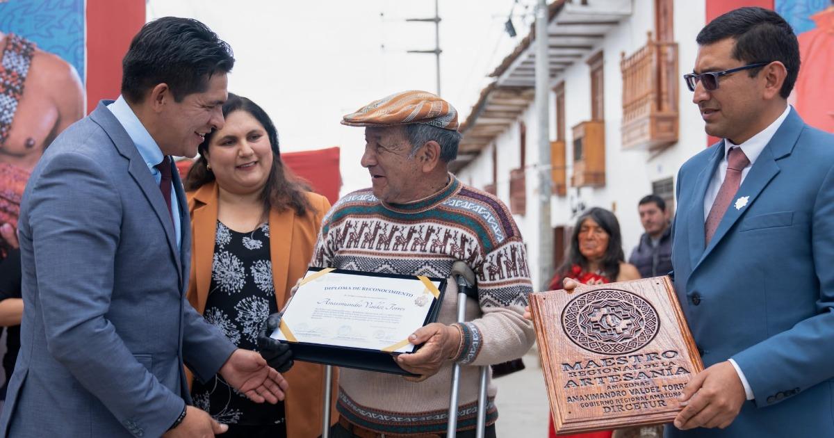 Amazonas reconoce a maestros que preservan su legado artesanal
