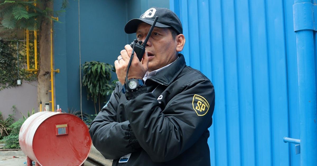 Nueva ley obliga a empresas a dar sillas a trabajadores que permanecen de pie más de tres horas