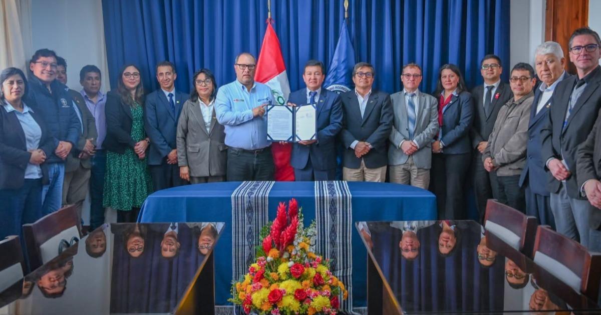 UNTRM y COFOPRI firman convenio para la formación profesional