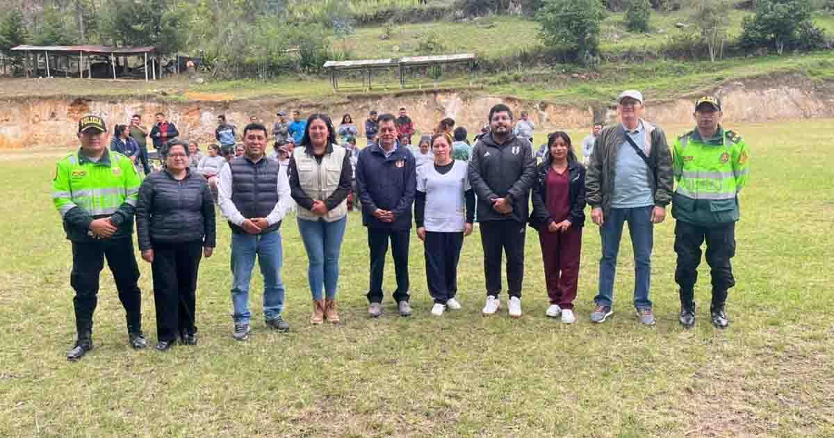 Colocan primera piedra del proyecto de mejoramiento del Estadio Corralpampa del Maino